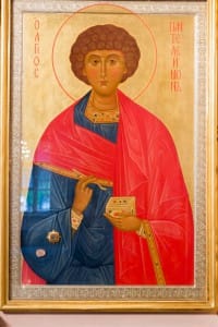 Икона великомученика и целителя Пантелеймона с частицей мощей святого
