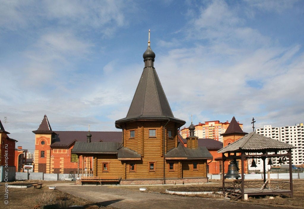 Часовня преподобного Серафима Саровского в поселке Островцы